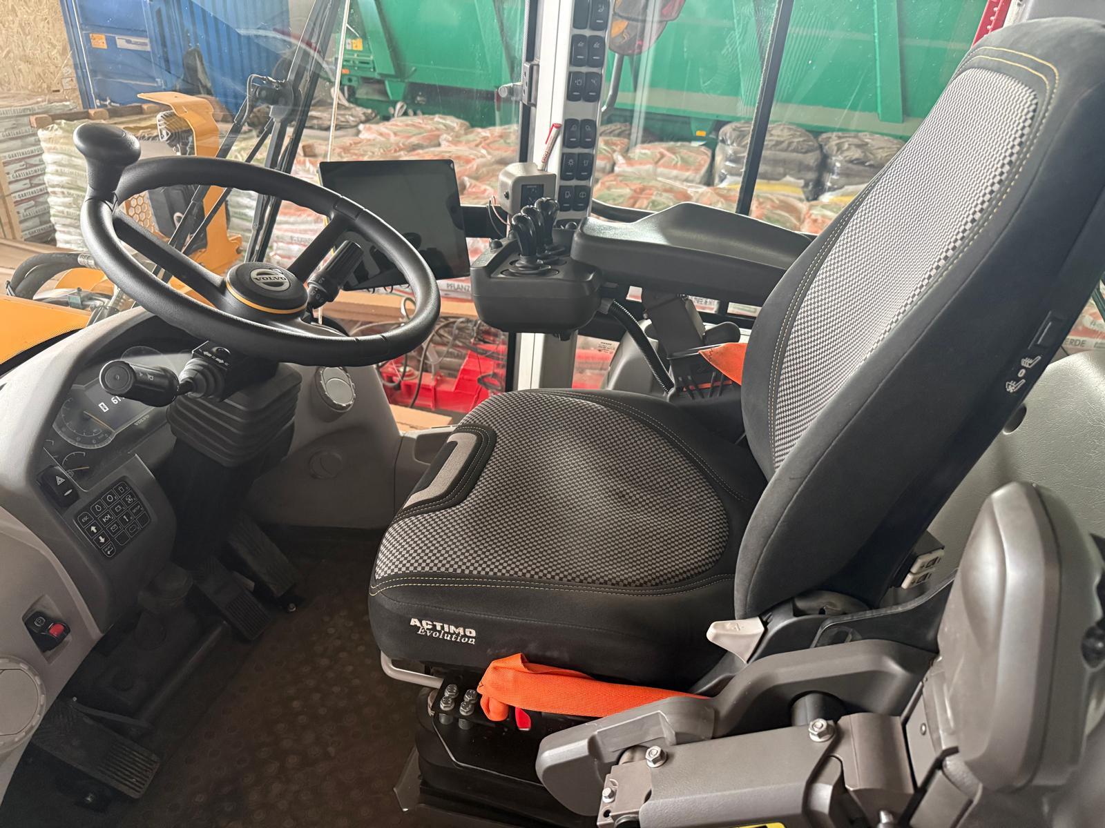 2022 Volvo L120H-48548336