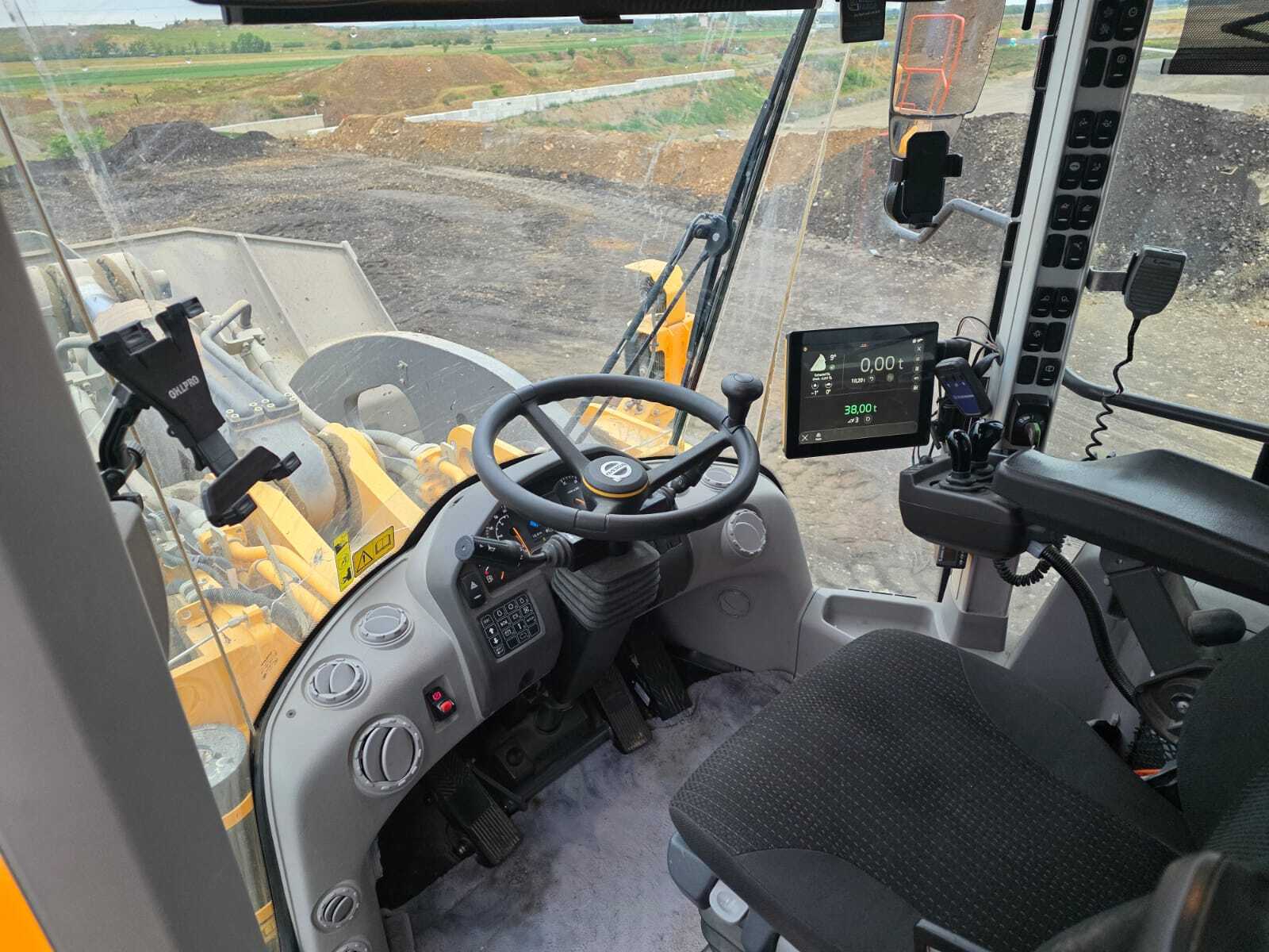 2023 فولفو L260H-48442105