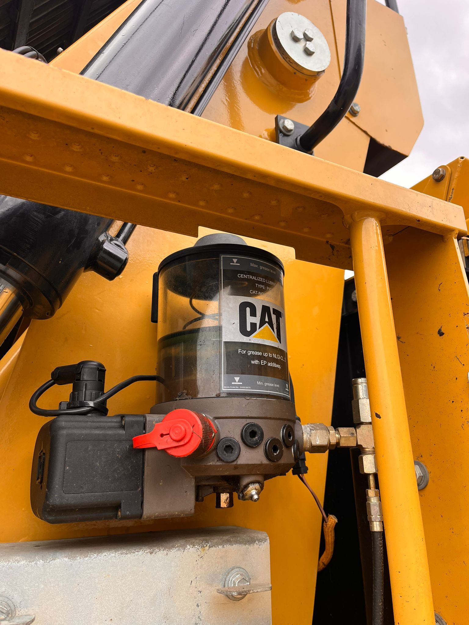 ٢٠١٢ كاتربيلر M318D MH-46157498